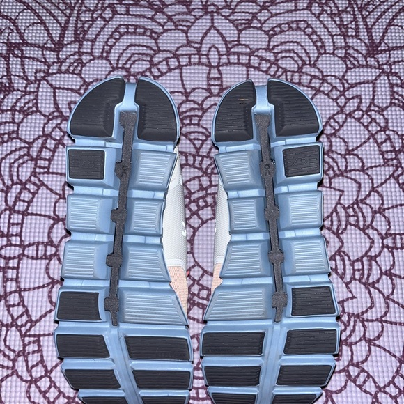 Size 11 OnClouds/OnRunning - Picture 2 of 7